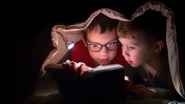 چرا خواندن داستان های ترسناک برای کودکان اهمیت دارد؟